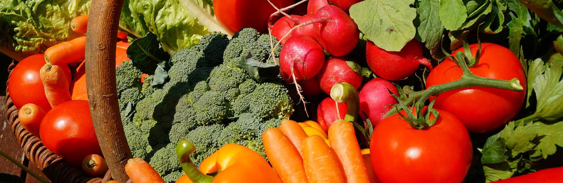 Mixed vegetables in basket / pixabay.com